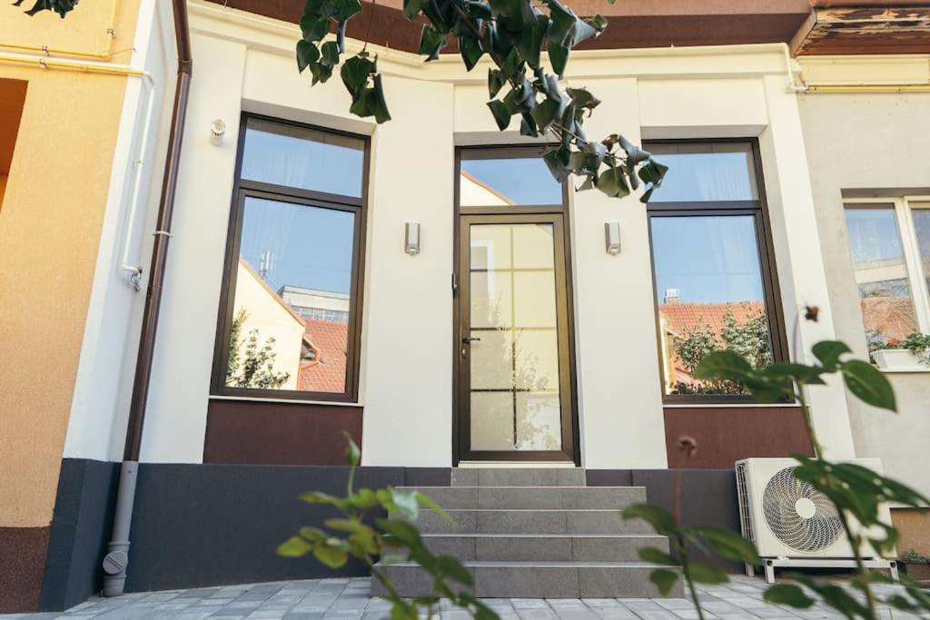 The Middle House Apartment Satu Mare Exterior photo